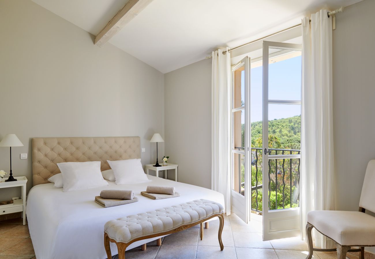 Bedroom for families to rent in Saint Tropez