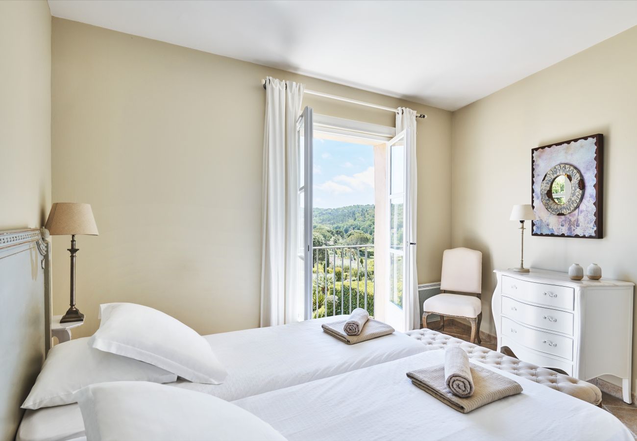 Bedroom for families to rent in Saint Tropez